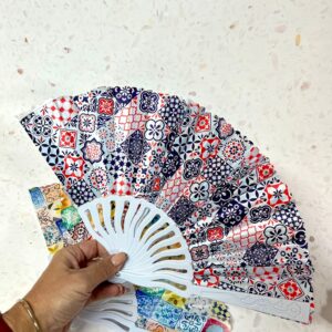 מניפה צבעונית של שמחה